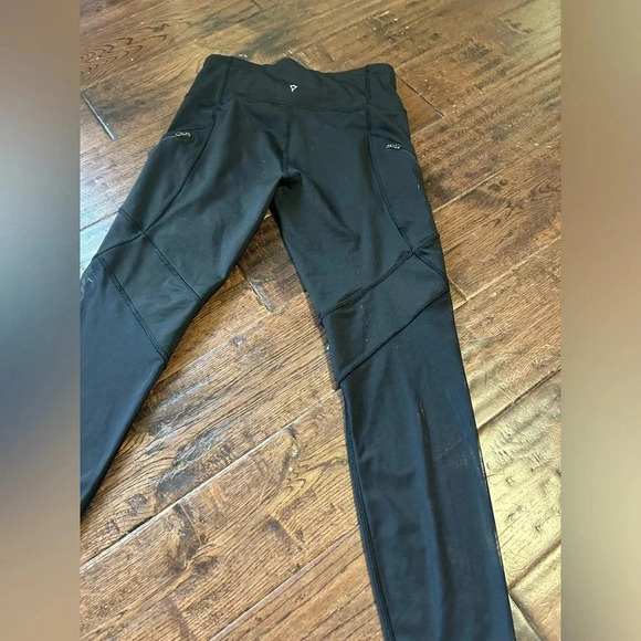 IVVIVA by LULULEMON  girls size 14 tights with mesh at the bottom​ - Picture 5 of 5